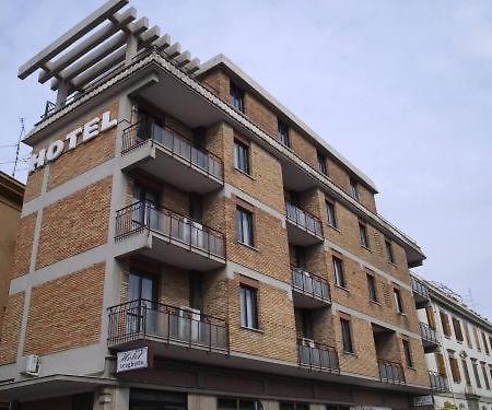 Hotel Traghetto Civitavecchia Exteriör bild