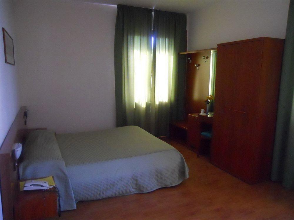 Hotel Traghetto Civitavecchia Exteriör bild