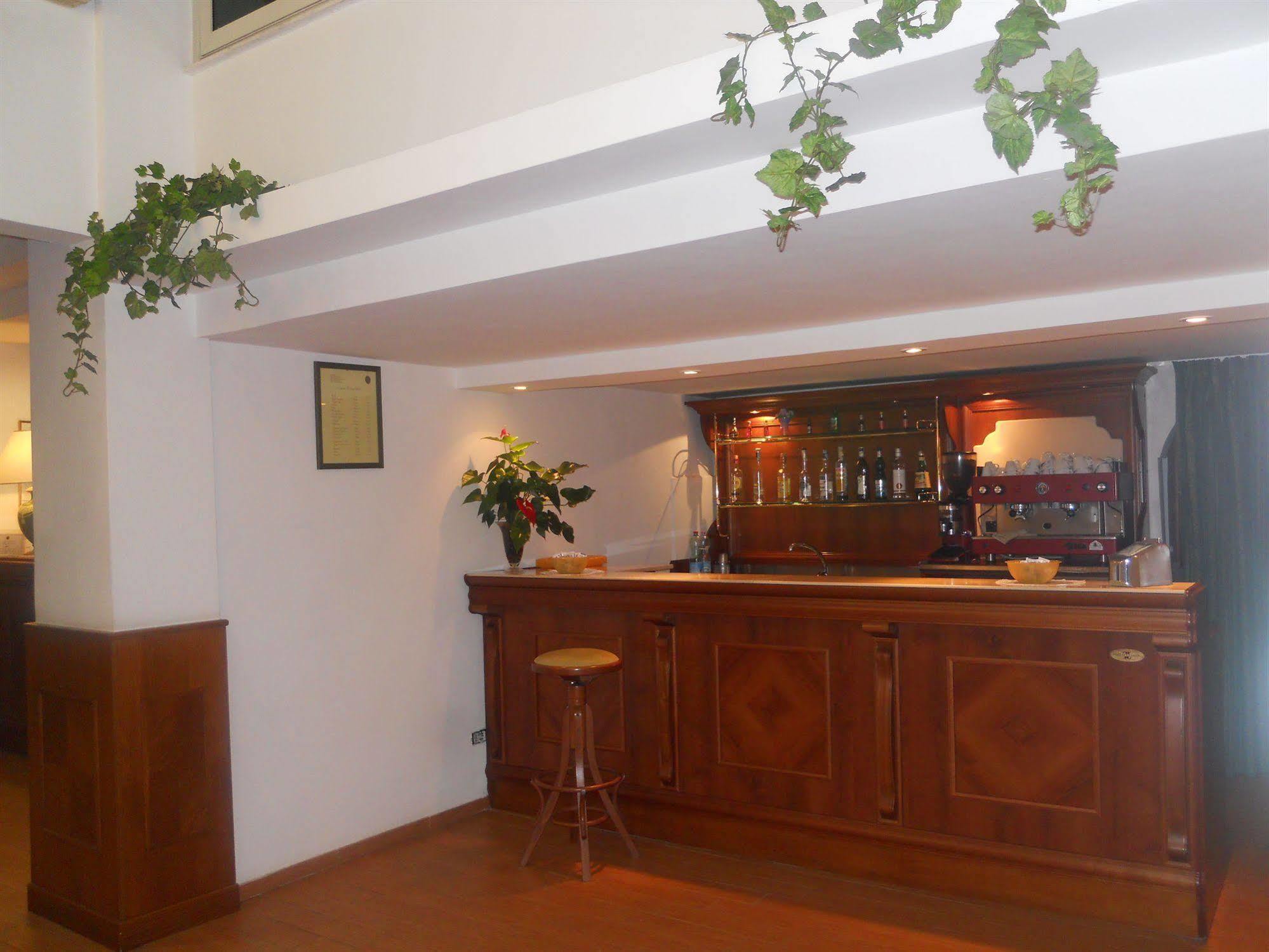 Hotel Traghetto Civitavecchia Exteriör bild
